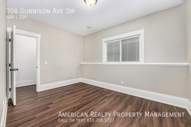 Building Photo - 308 Gunnison Ave SW