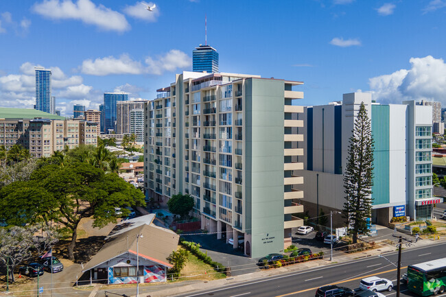 Building Photo - Ala Wai Manor