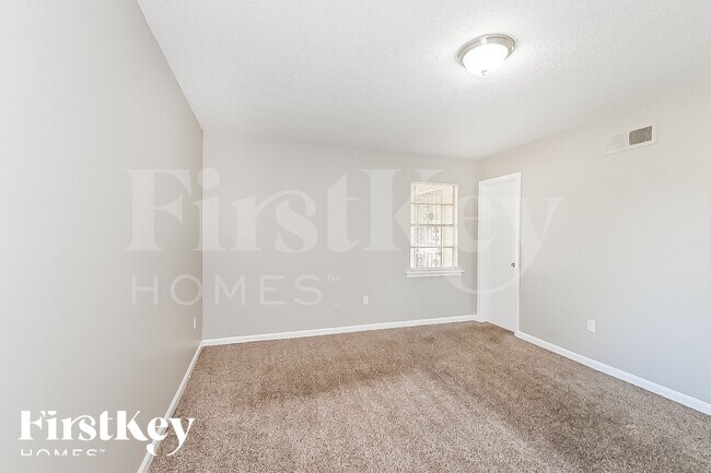 Building Photo - 6702 Valley Park Dr