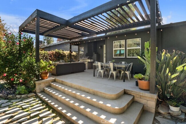 Building Photo - 22041 San Miguel St