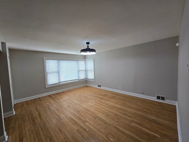 Building Photo - 900 Dunlop Ave
