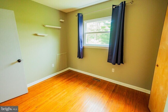 Building Photo - 300 MacClelland Ave