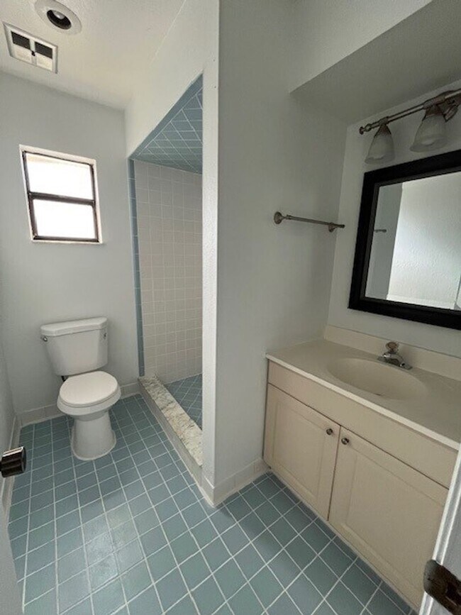 Building Photo - ***4 Bed 3.5 Bath in Tuscawilla!***