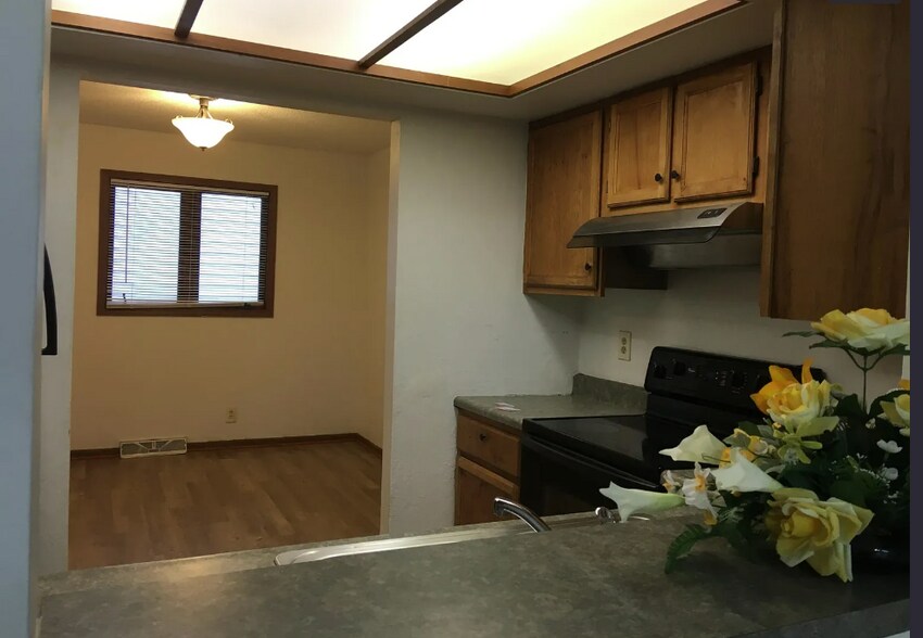 Building Photo - 477 Foxfire Dr