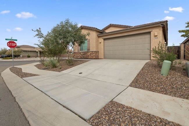 Building Photo - Beautiful 3 Bedroom Home in La Estancia & ...