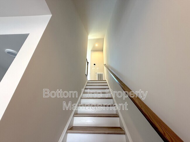 Building Photo - 1520 Samuel St