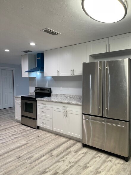 Building Photo - 27989 Lance Dr