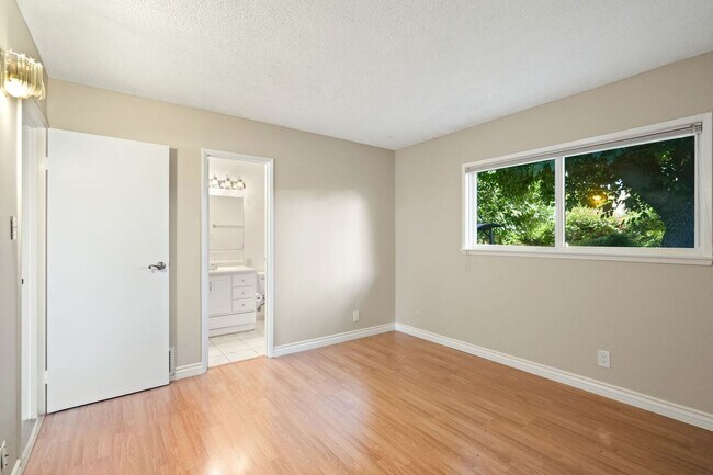 Building Photo - 3534 Hearst Dr