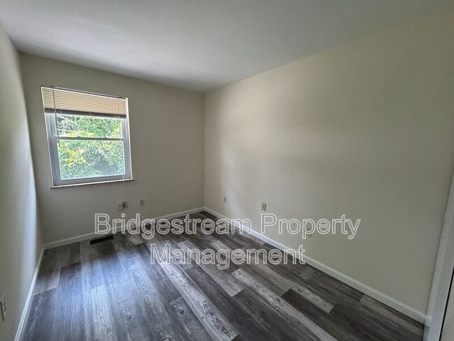 Building Photo - 4352 Sunray Rd