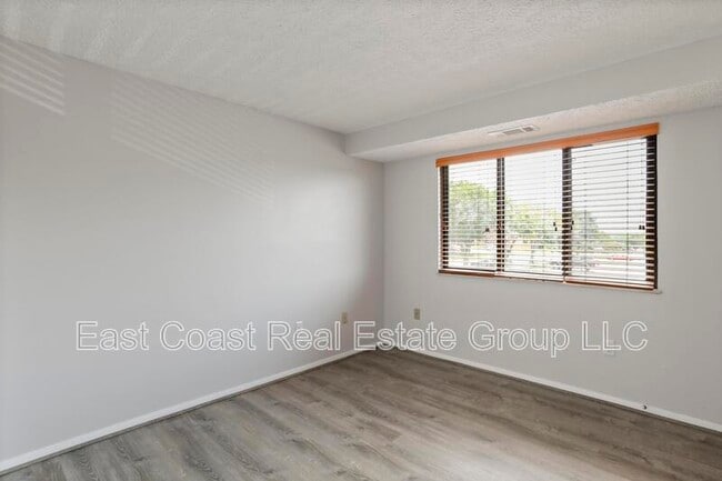 Building Photo - 993 Heather Ridge Dr