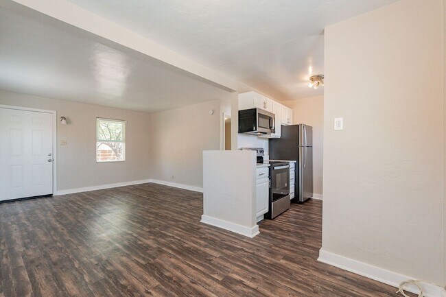 Building Photo - 305-315 N Highland Ave