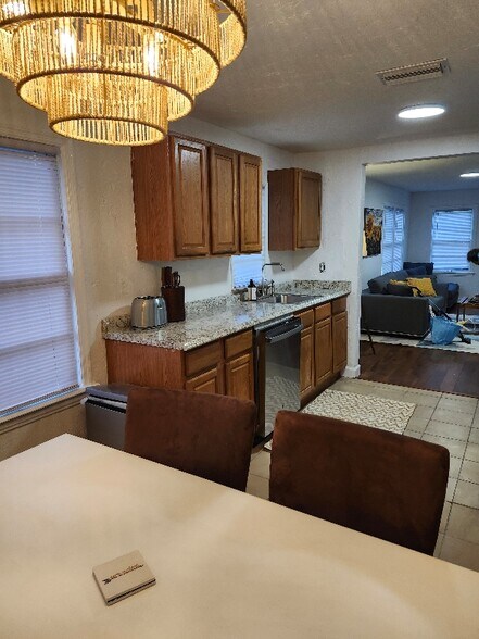 Building Photo - 1322 Hiawatha Ave