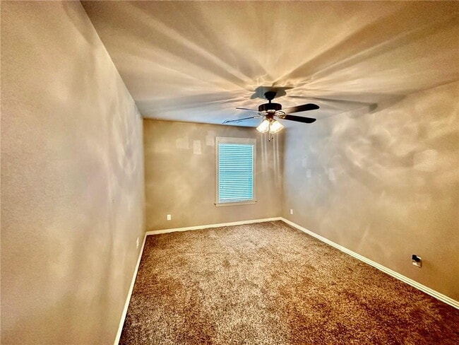 Building Photo - 186 Old Farmington Rd