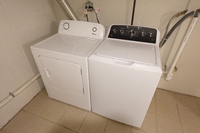 Building Photo - 2401 Huron Terrace