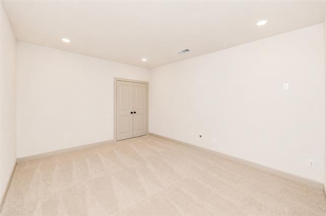 Building Photo - 320 Walker Pkwy