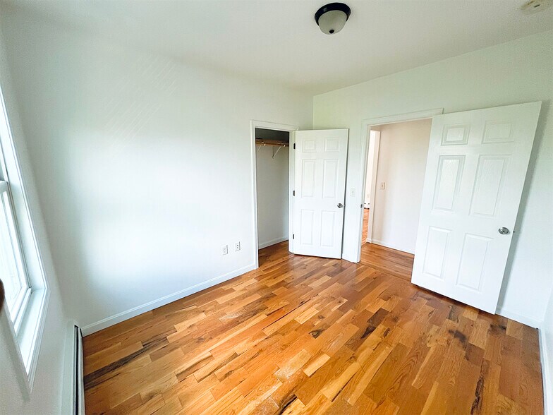 Building Photo - 21 Dale St