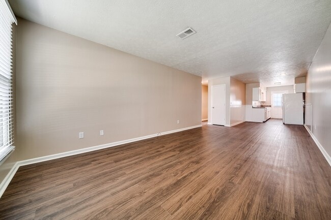 Building Photo - 1190 Meadowview Dr