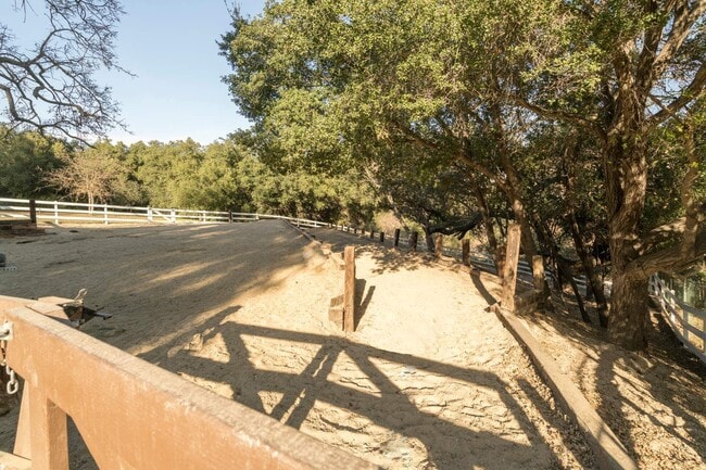 Building Photo - 5734 Fairview Pl