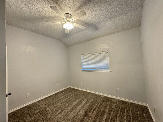 Building Photo - Spectacular 4 Bed 2 Bath in South Lubbock! Cooper School District!