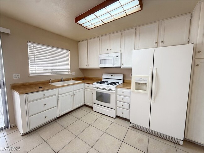 Building Photo - 6568 Gazelle Dr