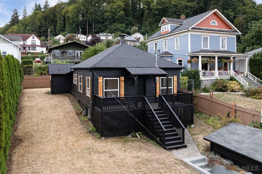 Primary Photo - 410 W C St