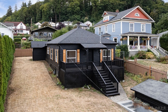 Building Photo - 410 W C St