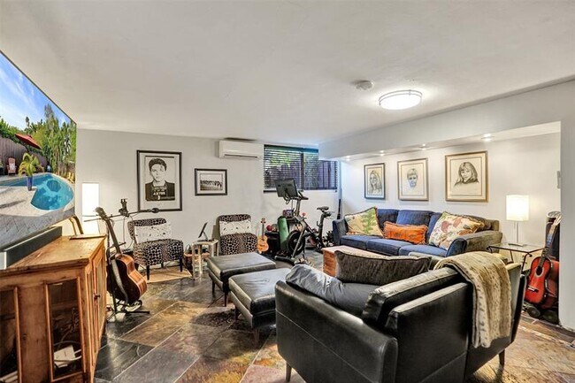 Building Photo - 1935 Harbour Inlet Dr