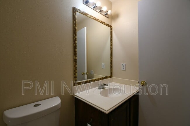 Building Photo - 8611 Texas Acorn Ave