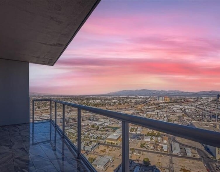 Living rm balcony - 200 W Sahara Ave