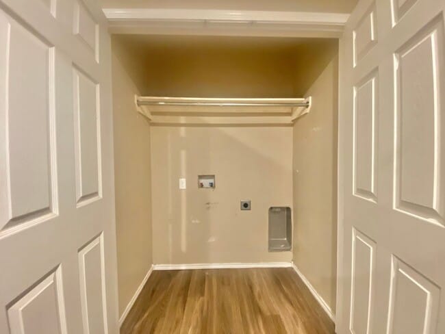 Building Photo - 3 bedroom 2 bath 1 car garage near MLK.