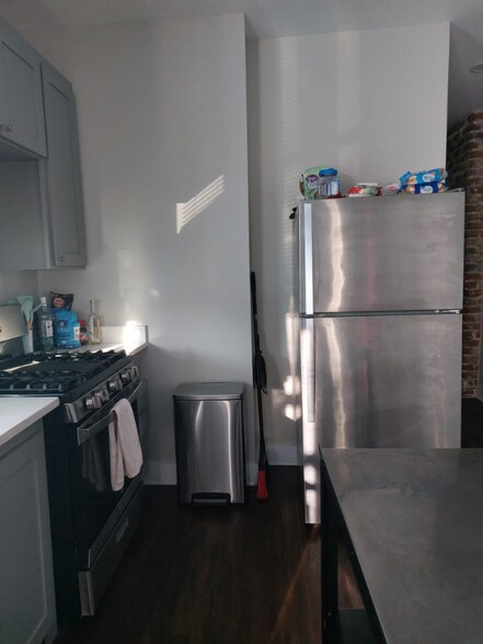 Building Photo - 2413 Painters St