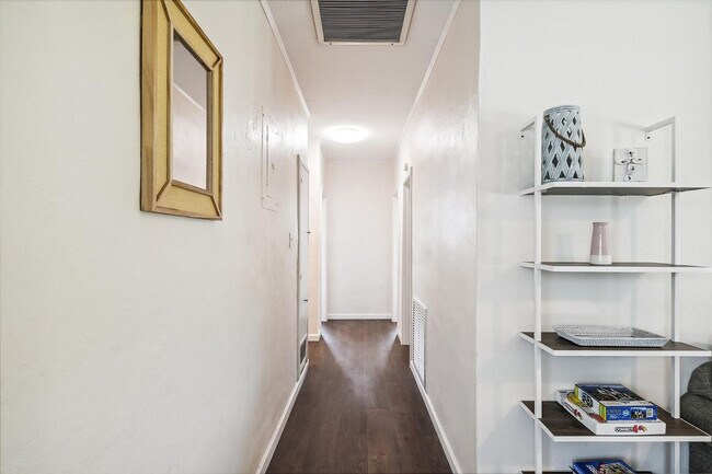 Building Photo - 300 Mercedes Ave