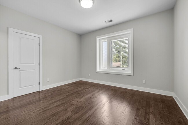 Building Photo - 1807 14th Ave N