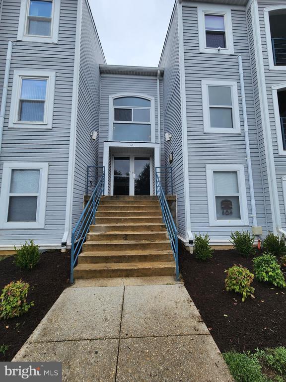 Building Photo - 10 Greystone Ct