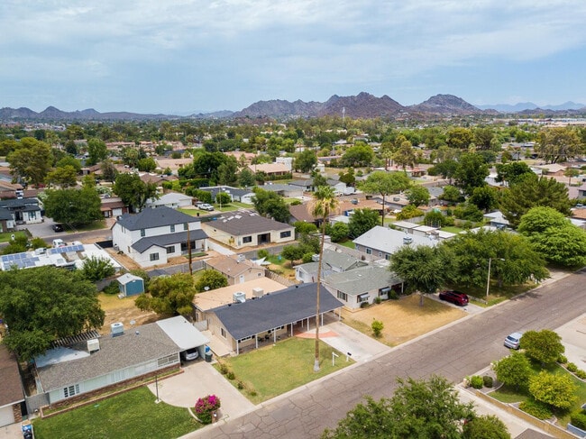 Building Photo - 510 E Belmont Ave