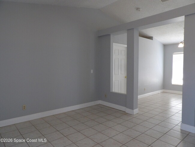 Building Photo - 1006 Locust Ave NW