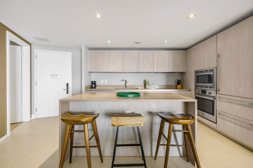 Building Photo - 4111 S Ocean Dr