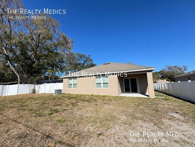 Building Photo - 1028 Salina St SE