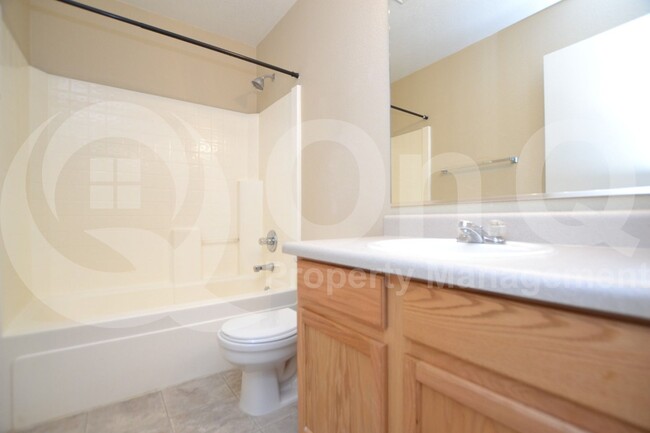 Building Photo - 699 E Springfield Pl