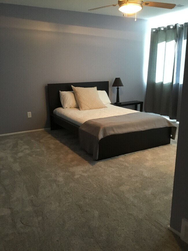 Master bedroom - 1245 S Maple Rd