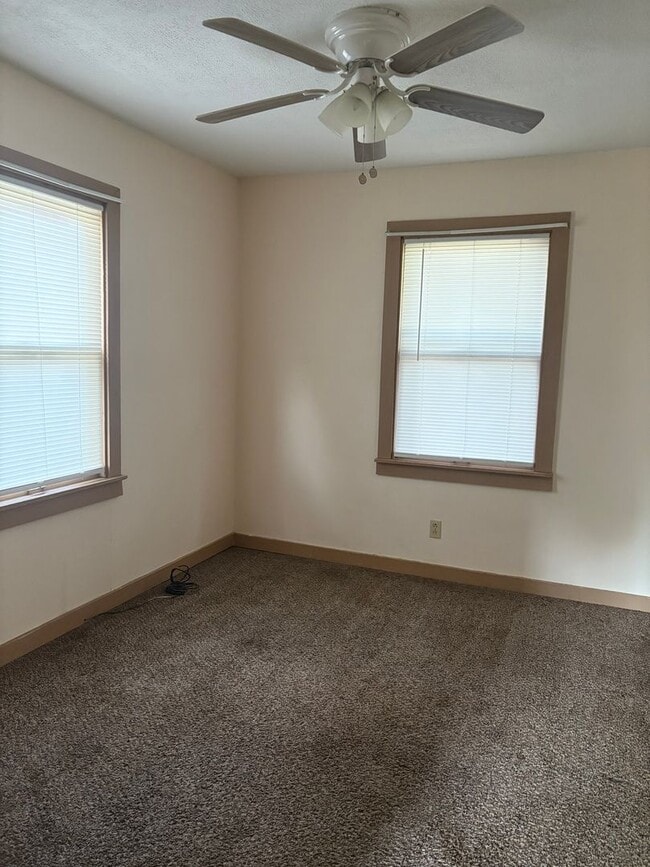 Building Photo - 3 Bedroom Home