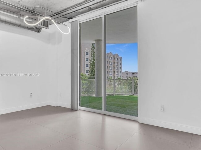 Building Photo - 444 NE 30th St