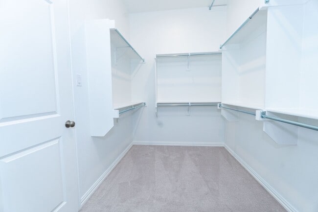 Building Photo - 9508 Espalier St