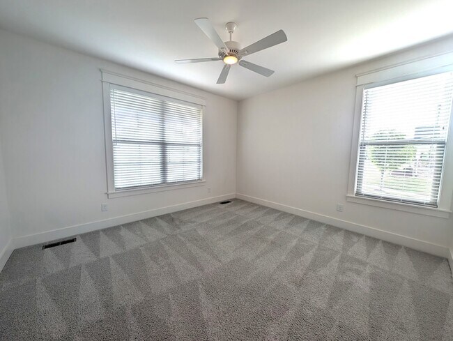 Building Photo - 2001 Largo Ct