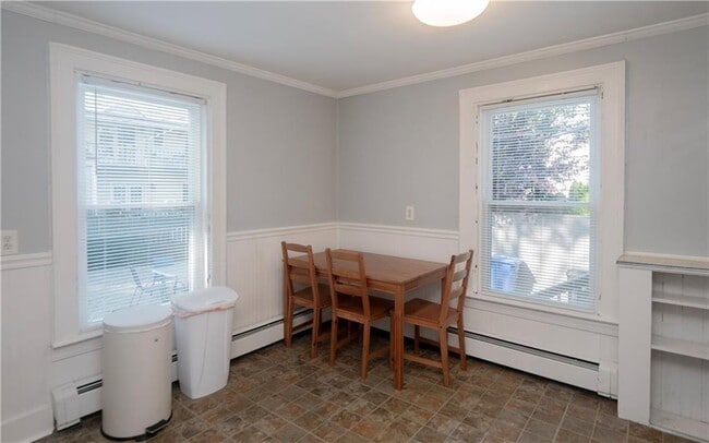 Building Photo - 11 Young St