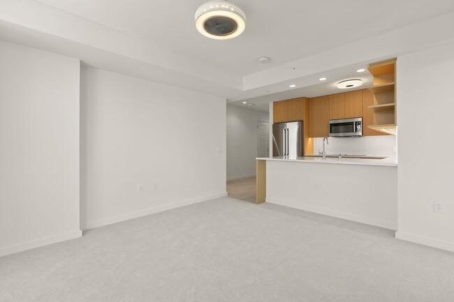 Building Photo - High-Floor Corner 2BR/2BA/2PK | Floor-to-C...