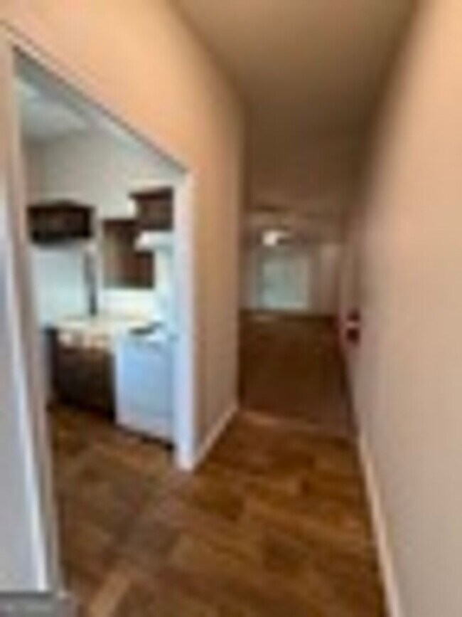 Building Photo - 408/410 Lawnwood Ct