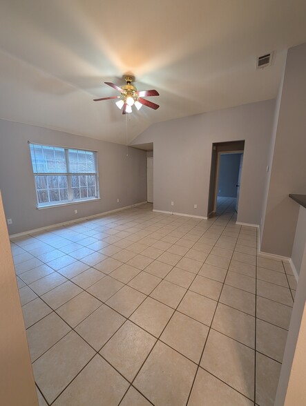 Building Photo - 1707 Tina Marie Rd