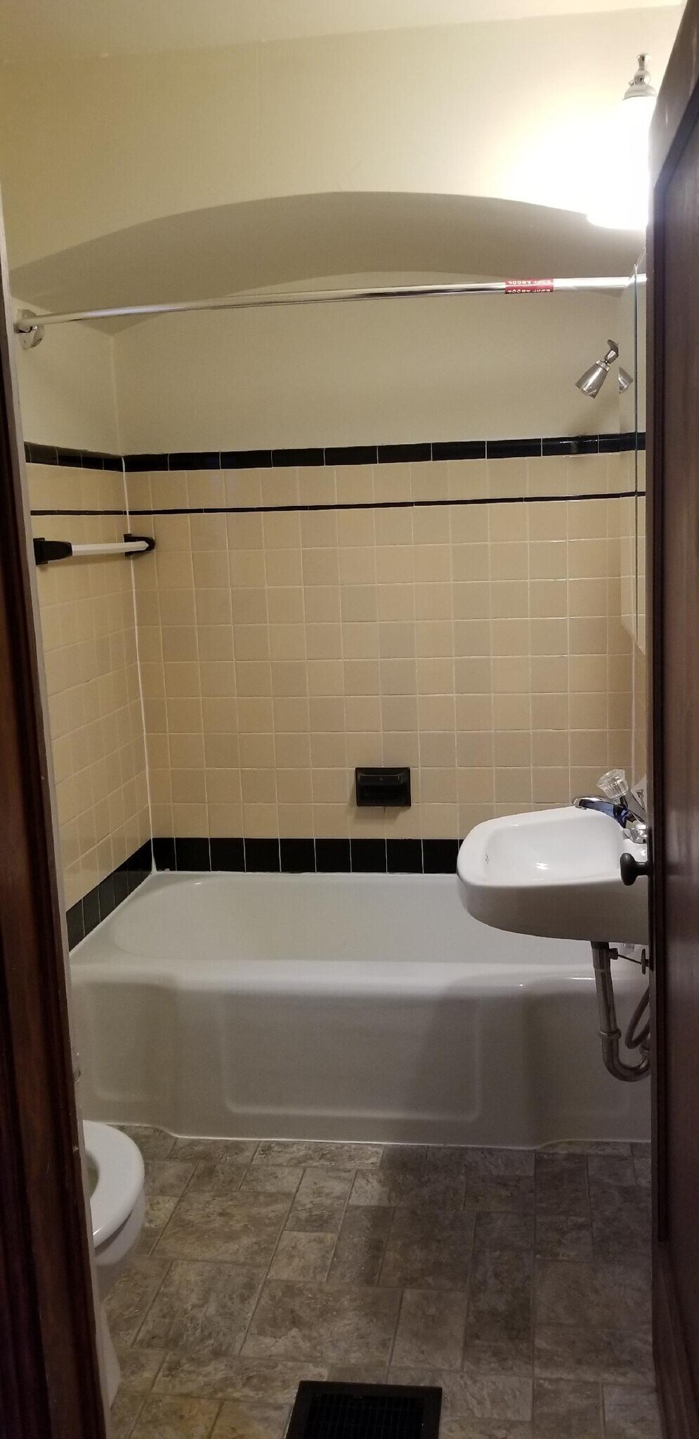 Building Photo - 1348 Eastview Ave