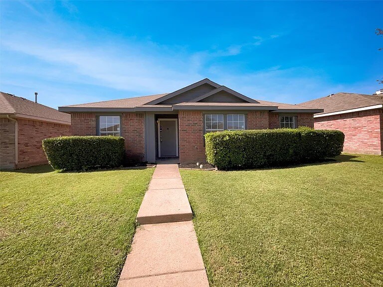 Building Photo - 2469 Marimont Ln